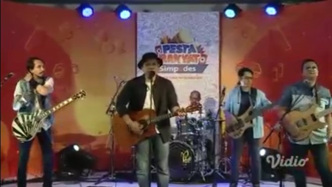 band cokelat dan padi reborn di acara 039pesta rakyat simpedes039