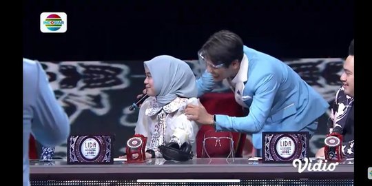 Lesty Kejora Cemberut Usai Nyaris Jatuh Gara-Gara Ulah Rizky Billar