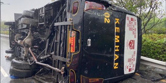 4 Kendaraan Tabrakan Beruntun di Tol Jagorawi, Ada Bus Kemhan & Mobil TNI AL