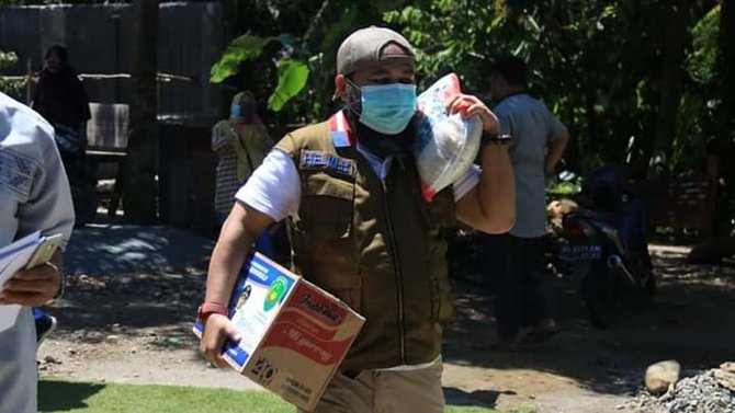 wali kota bengkulu helmi hasan berikan bantuan rasmie untuk seluruh warga yang tinggal di kota bengkulu