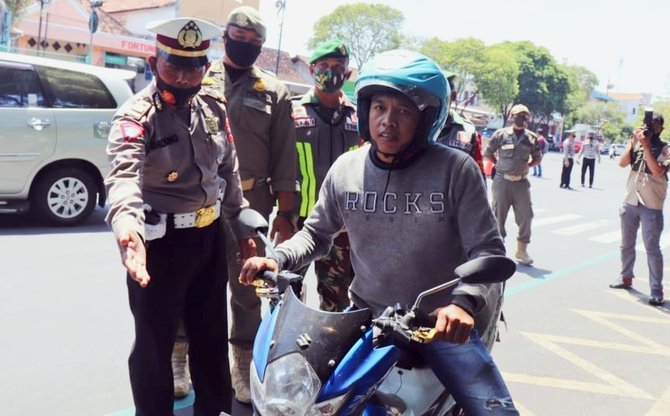 banyuwangi mulai menggelar operasi yustisi penegakan protokol kesehatan