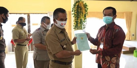 Wali Kota Tarakan Serahkan 1050 Sertifikat Tanah pada Warga