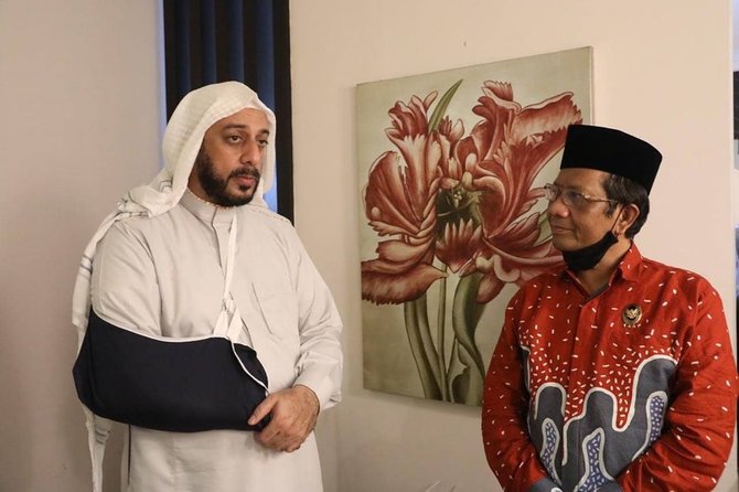 potret syekh ali jaber dijenguk mahfud md