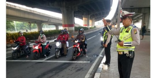 Dirlantas Polda Metro Jaya Tegur Anggota Tidak Pakai Masker