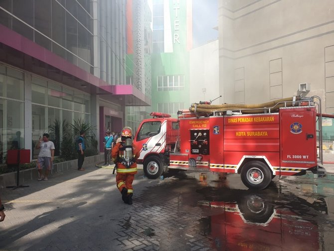 kondisi bangunan rsud dr soetomo pasca terbakar dipadamkan 17 mobil damkar