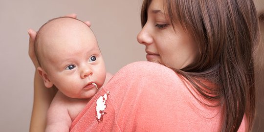 Ketahui Penyebab Muntah pada Bayi, Orang Tua Perlu Waspada