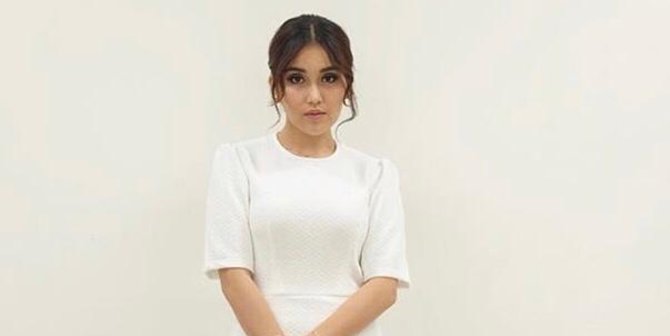 Ayu Ting Ting Tak Izinkan Sang Ayah Main Instagram Ternyata Ini Alasannya Semua Halaman Merdeka Com
