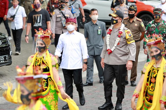 wakapolda jawa timur brigjen polisi slamet hadi supraptoyo