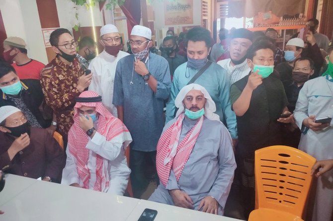 syekh ali jaber saat melakukan konferensi pers di bandarlampung