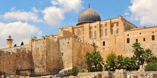 Masjid Al-Aqsa Ditutup Tiga Pekan karena Kasus Covid-19 Melonjak