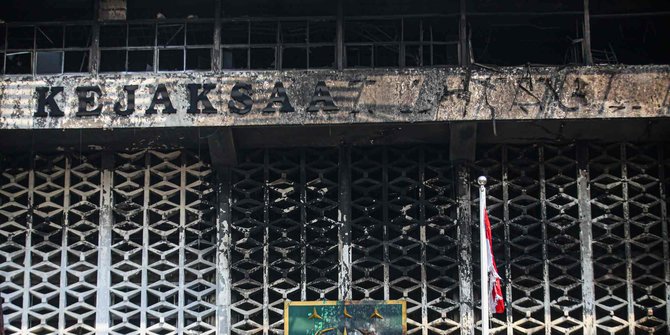 Apa itu Nyala Api Terbuka yang Hanguskan Gedung Kejagung? | merdeka.com