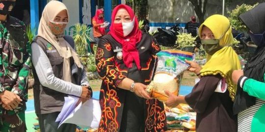 Pemkot Bengkulu Salurkan Bansos di Kecamatan Kampung Melayu