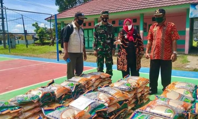 pemkot bengkulu salurkan bansos di kecamatan kampung melayu