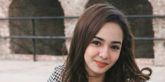 Memukau, Ini 4 Potret Dianda Sabrina Pemeran Gina di Sinetron Dari Jendela SMP