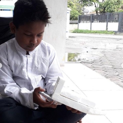 anak asuh rumah yatim di aceh bikin mainan daur ulang styrofoam