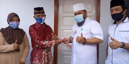 Terima Program Bedah Rumah dari Pemkot, Warga Kota Bengkulu Ini Menangis Bahagia