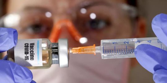 Menko Luhut: Tenaga Kesehatan Paling Pertama Dapat Imunisasi Vaksin Corona