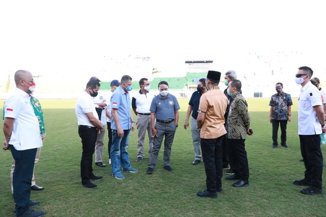 menpora tinjau empat stadion calon tempat pertandingan piala dunia u 20 di surabaya