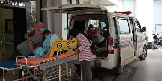 Ambulans JSPS Pemkot Bengkulu Antar Pasien Kanker Payudara ke RS di Kota Palembang