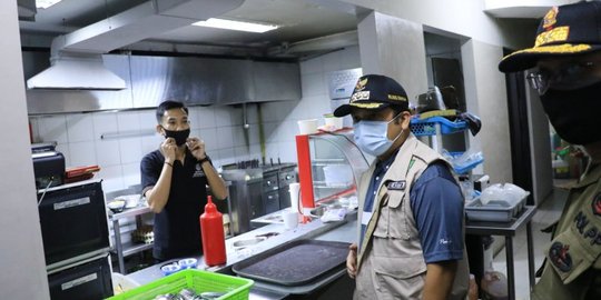 Saat Wali Kota Tangerang Bubarkan Kerumunan Warga di Sekitar Mal Alam Sutera