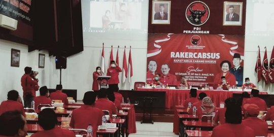 Risma Minta Kader Banteng 'Nyeruduk' di 2024, Kuasai 50 Persen Kursi DPRD Surabaya