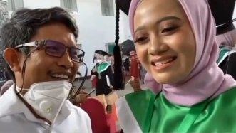 mahasiswi hindu berhijab di kampus