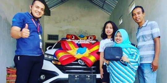 Hasil Keringat Sendiri, Kekeyi Hadiahkan Mobil Mewah untuk Kado Ultah Ibunda