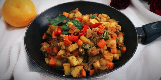 Resep Sambal Goreng Kentang, Wortel, Daging: Karbo, Sayur, Protein dalam Satu Masakan