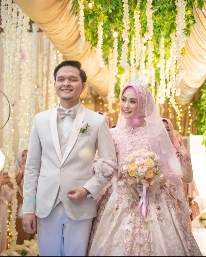 adu gaya dinda hauw dan anisa rahma