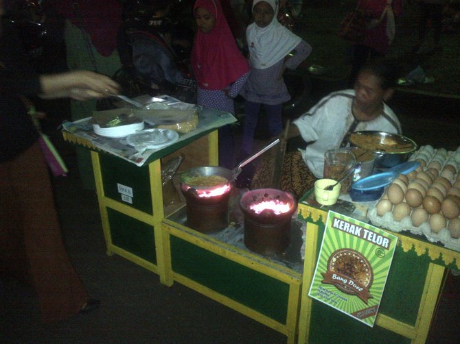 pedagang kerak telor di prj monas