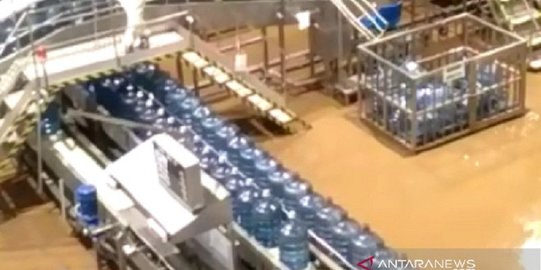 Pabrik Aqua di Sukabumi Terkena Banjir Bandang, Produksi Air Kemasan Tak Bisa Operasi