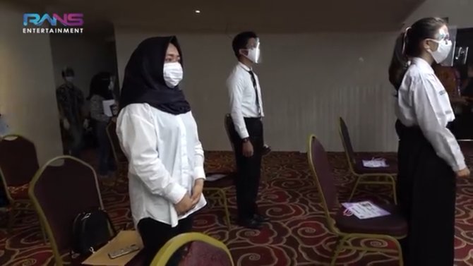 lala pengasuh rafathar kuliah