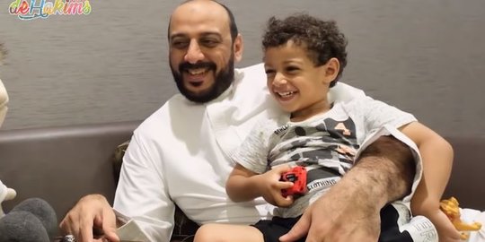 Potret Menggemaskan Fahad, Anak Syekh Ali Jaber yang Jago Banget Bahasa Arab