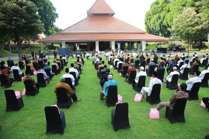 bupati anas bertemu dengan para tokoh agama tokoh masyarakat dan takmir masjid