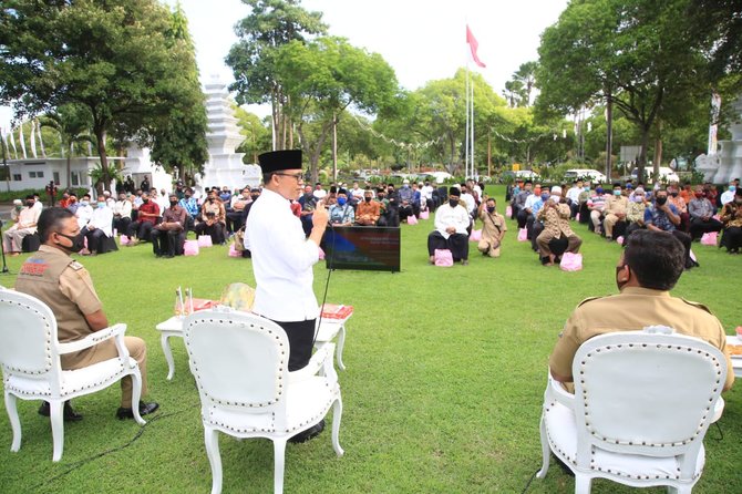 bupati anas bertemu dengan para tokoh agama tokoh masyarakat dan takmir masjid