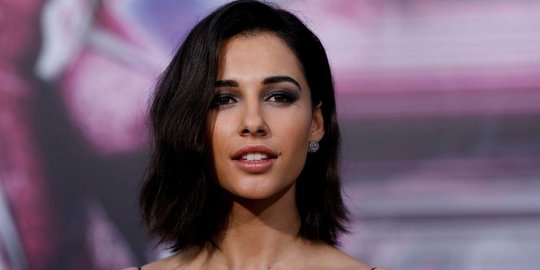 Lirik Lagu Speechless - Naomi Scott