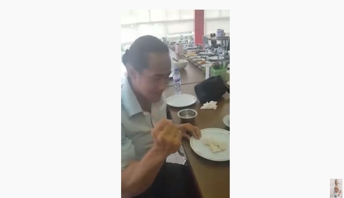 ade rai ternyata berani makan masakan padang