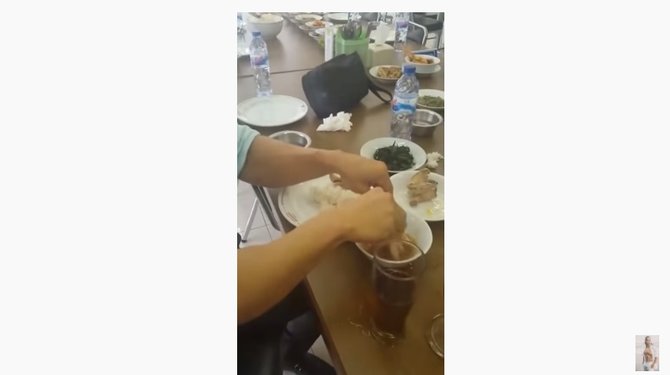 ade rai ternyata berani makan masakan padang