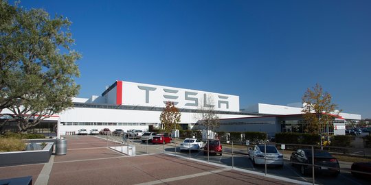 Umumkan Bakal Jual Mobil Listrik Murah Rp370 Juta Saham Tesla Langsung Anjlok Merdeka Com