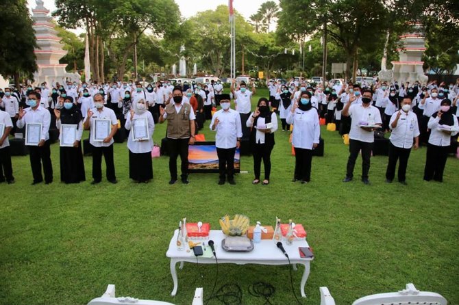 suasana haru warnai pertemuan tenaga kesehatan pejuang lawan covid 19 di banyuwangi