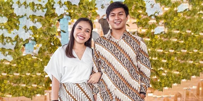 Biasa Tampil Lucu 4 Potret Komedian Ini Buktikan Bisa Romantis Dengan Pasangan Semua Halaman Merdeka Com Biasa Tampil Lucu 4 Potret Komedian Ini Buktikan Bisa Romantis Dengan Pasangan Semua Halaman Merdeka Com