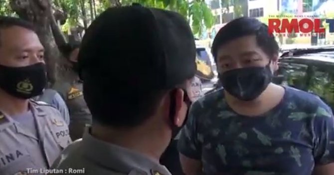 polisi tampar warga saat razia masker