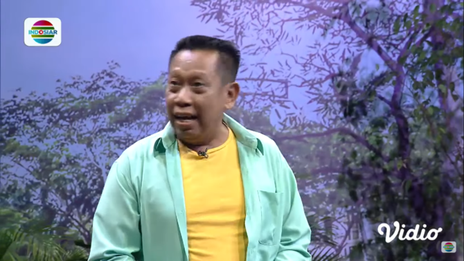 tukul curi pandang ke maria vania