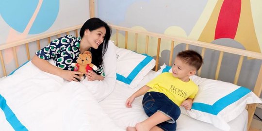 Potret Kece Kamar Tidur Anak Titi Kamal, Bertema Luar Angkasa & Bikin Betah