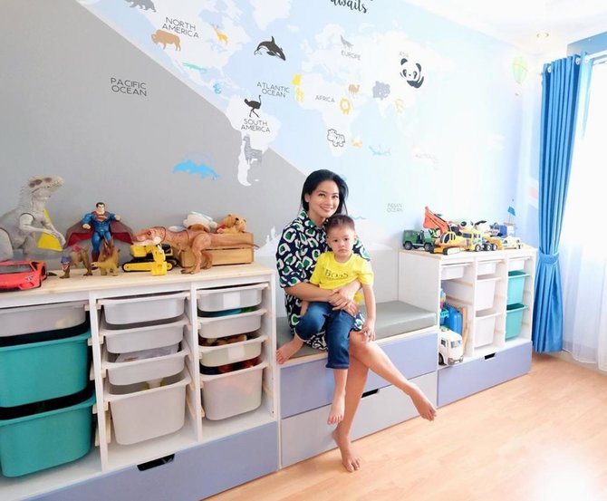 Potret Kece Kamar Tidur Anak Titi Kamal, Bertema Luar Angkasa & Bikin