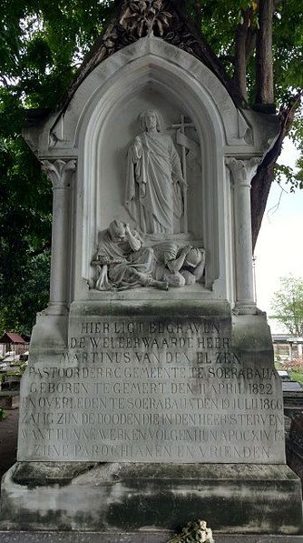 makam peneleh surabaya