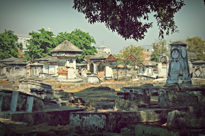 kampung peneleh wisata bernuansa sejarah di surabaya