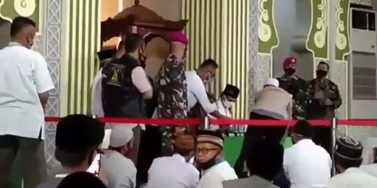 Viral Ustaz Abdul Somad Dikawal TNI saat Ceramah di Lampung