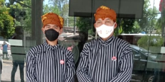 Gibran-Teguh Berbaju Lurik Tuluh Watu Saat Deklarasi Damai, Ini Maknanya