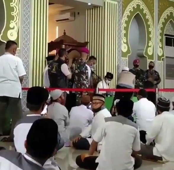 video ustaz abdul somad dikawal ketat prajurit marinir tni saat ceramah